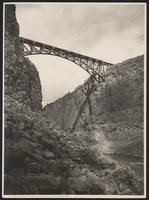 The Oregon Trunk Railroad bridge spanning the Crooked River Canyon in the Peter Skene Ogden State Scenic Viewpoint. OHS Research Library, Org. Lot. 78, box 3, folder 2, 001.
